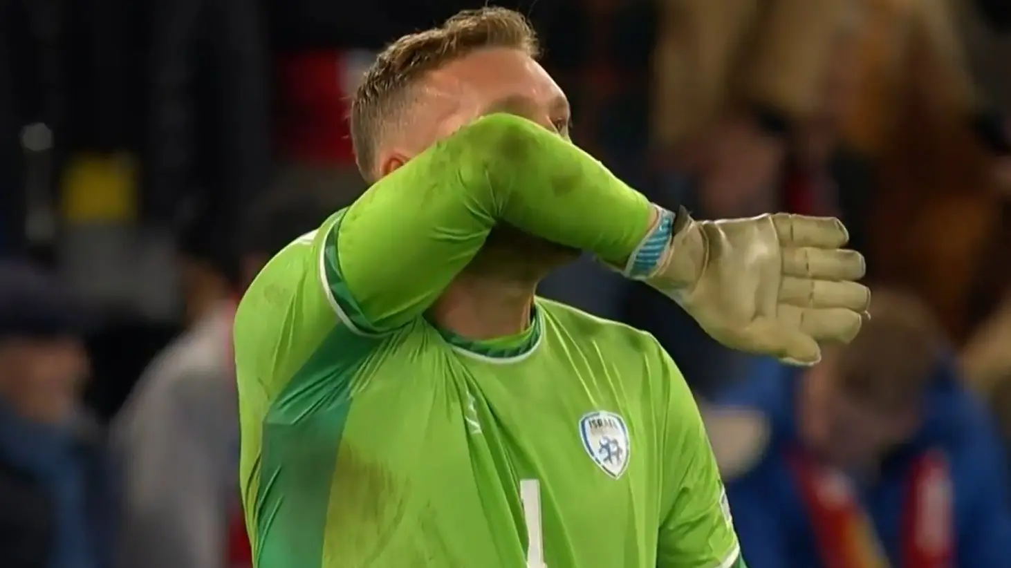 能在半场退, AA, 射远角得手