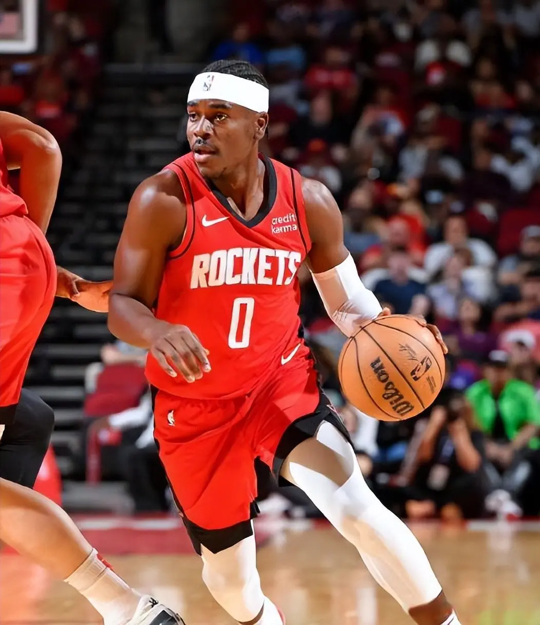 位球员, 岁的前锋杰 位球员, 岁的前锋杰